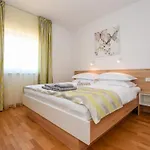 Irena Villa